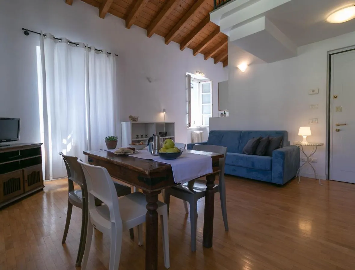 Mamma Ciccia Holiday Home - Casa Azzurra Mandello del Lario Italy