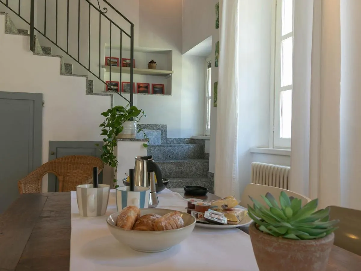Apartment Mamma Ciccia Holiday Home - Casa Azzurra Mandello del Lario