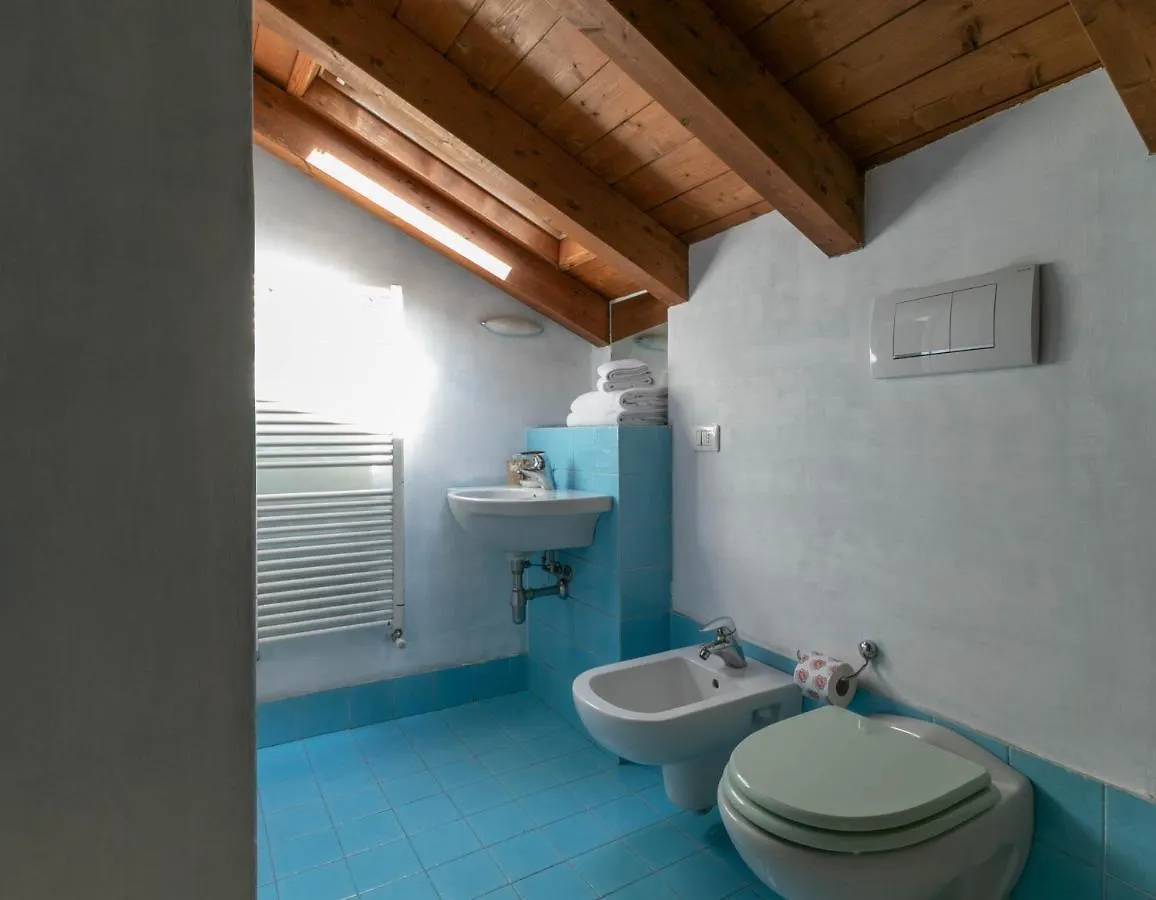Mamma Ciccia Holiday Home - Casa Azzurra Mandello del Lario Apartment