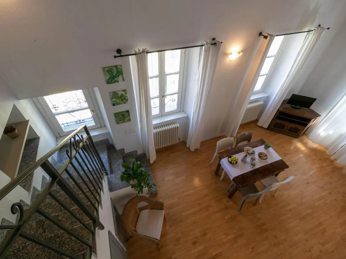 Apartment Mamma Ciccia Holiday Home - Casa Azzurra Mandello del Lario