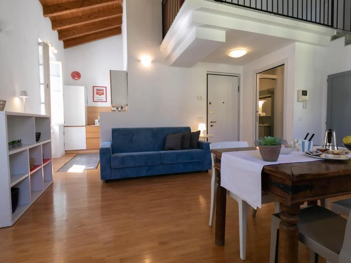 Mamma Ciccia Holiday Home - Casa Azzurra Mandello del Lario Apartment