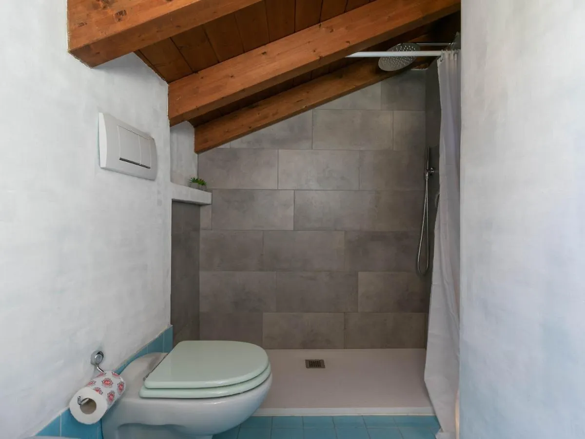 Apartment Mamma Ciccia Holiday Home - Casa Azzurra Mandello del Lario