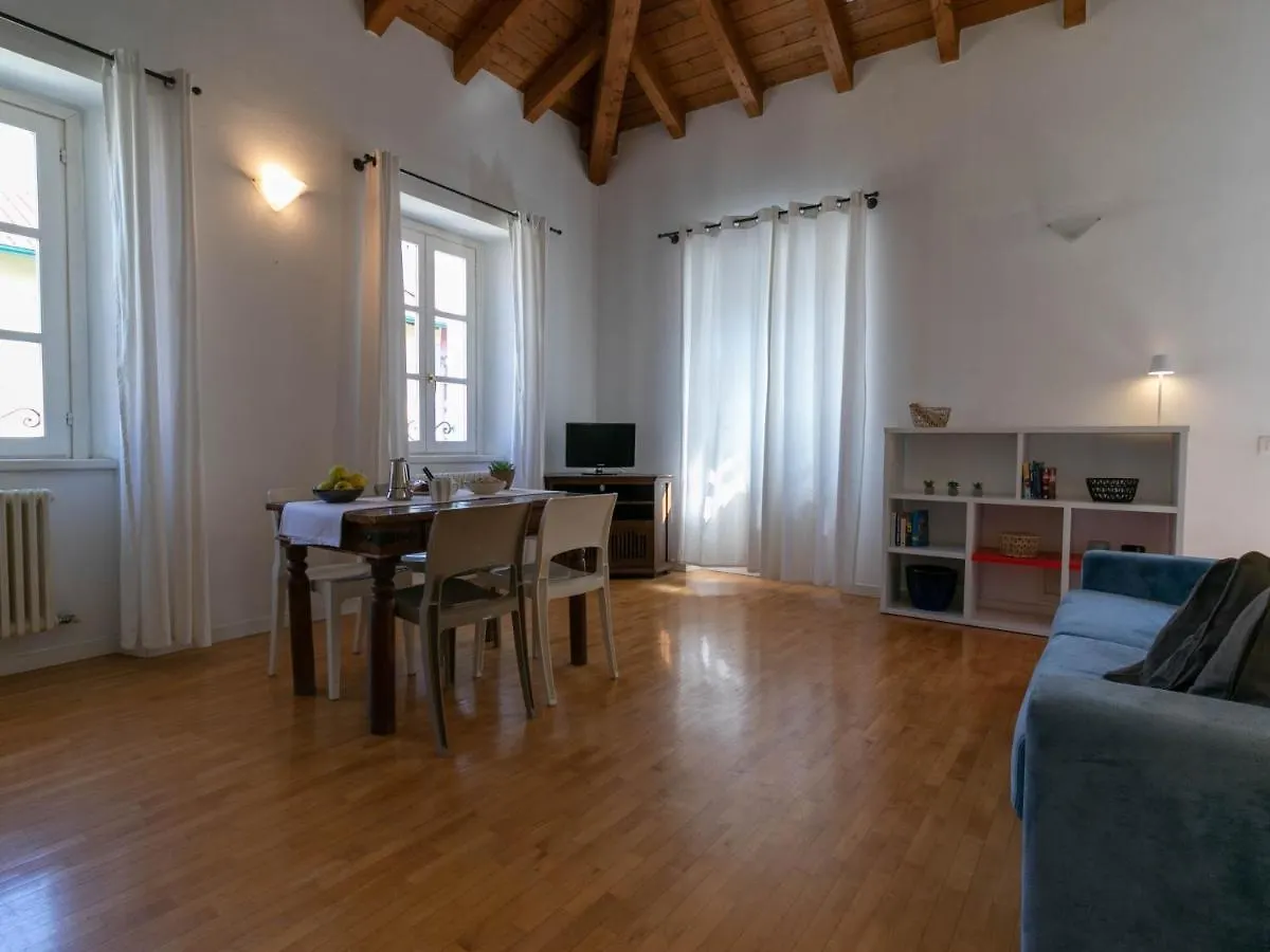 Mamma Ciccia Holiday Home - Casa Azzurra Mandello del Lario Italy