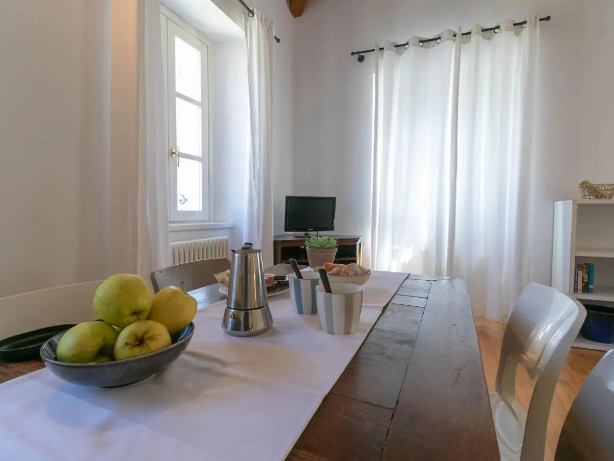 Mamma Ciccia Holiday Home - Casa Azzurra Mandello del Lario Apartment
