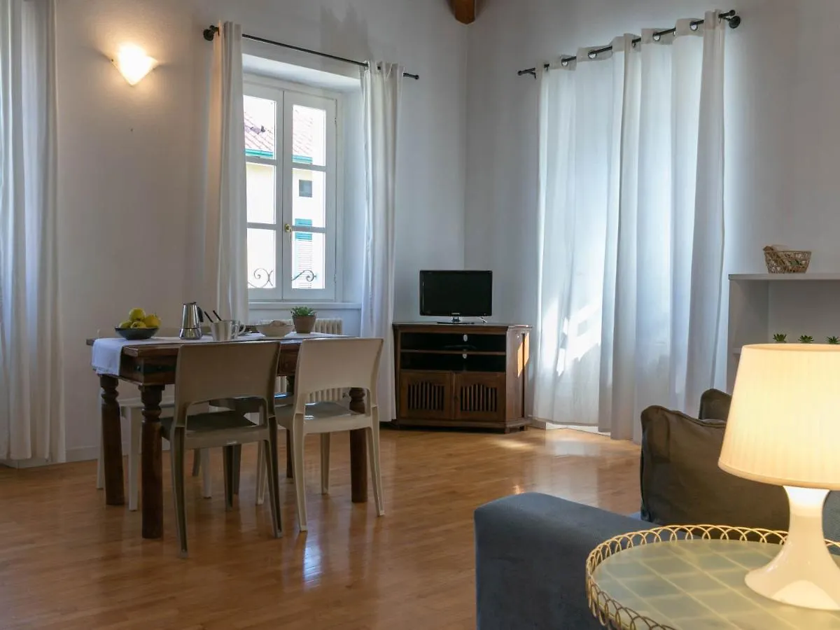Mamma Ciccia Holiday Home - Casa Azzurra Mandello del Lario 0*,  Italy