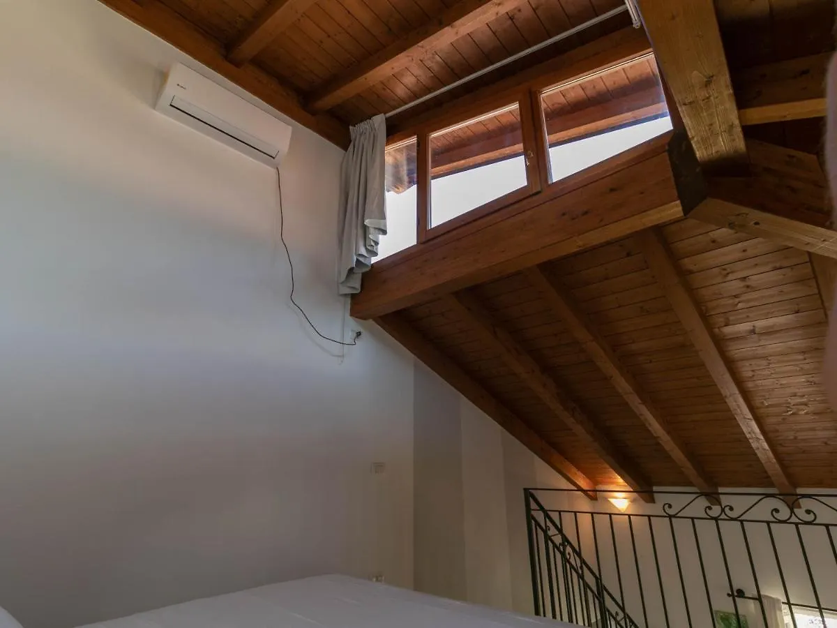 Mamma Ciccia Holiday Home - Casa Azzurra Mandello del Lario Apartment