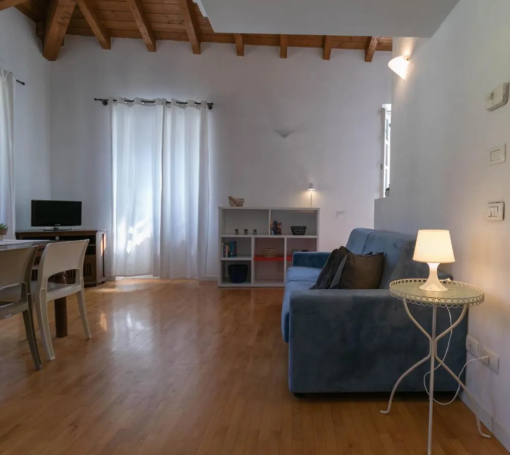 Mamma Ciccia Holiday Home - Casa Azzurra Mandello del Lario 0*,  Italy