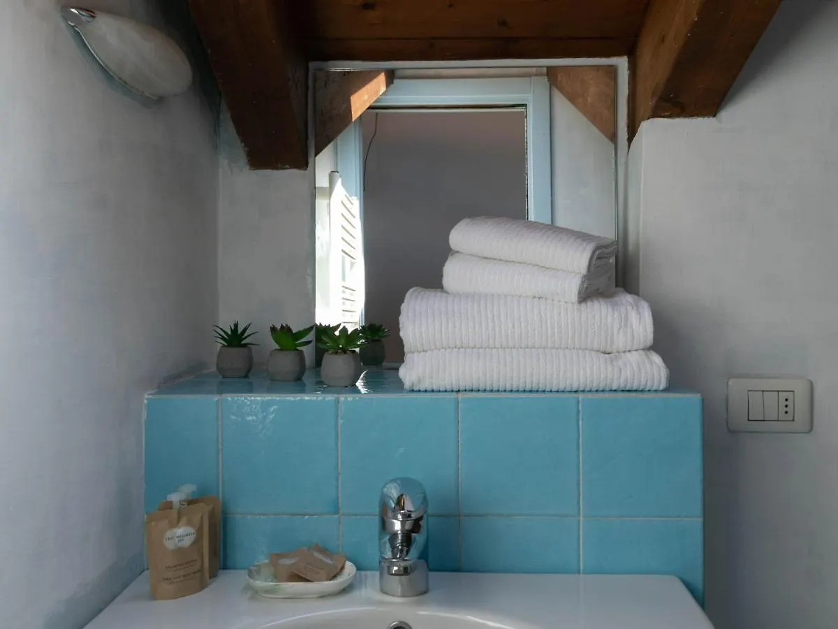 Apartment Mamma Ciccia Holiday Home - Casa Azzurra Mandello del Lario Italy