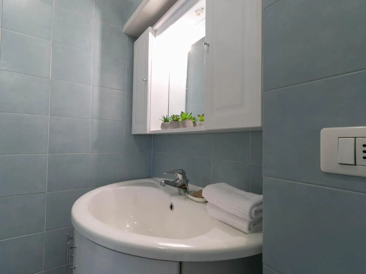 Mamma Ciccia Holiday Home - Casa Azzurra Mandello del Lario 0*,  Italien